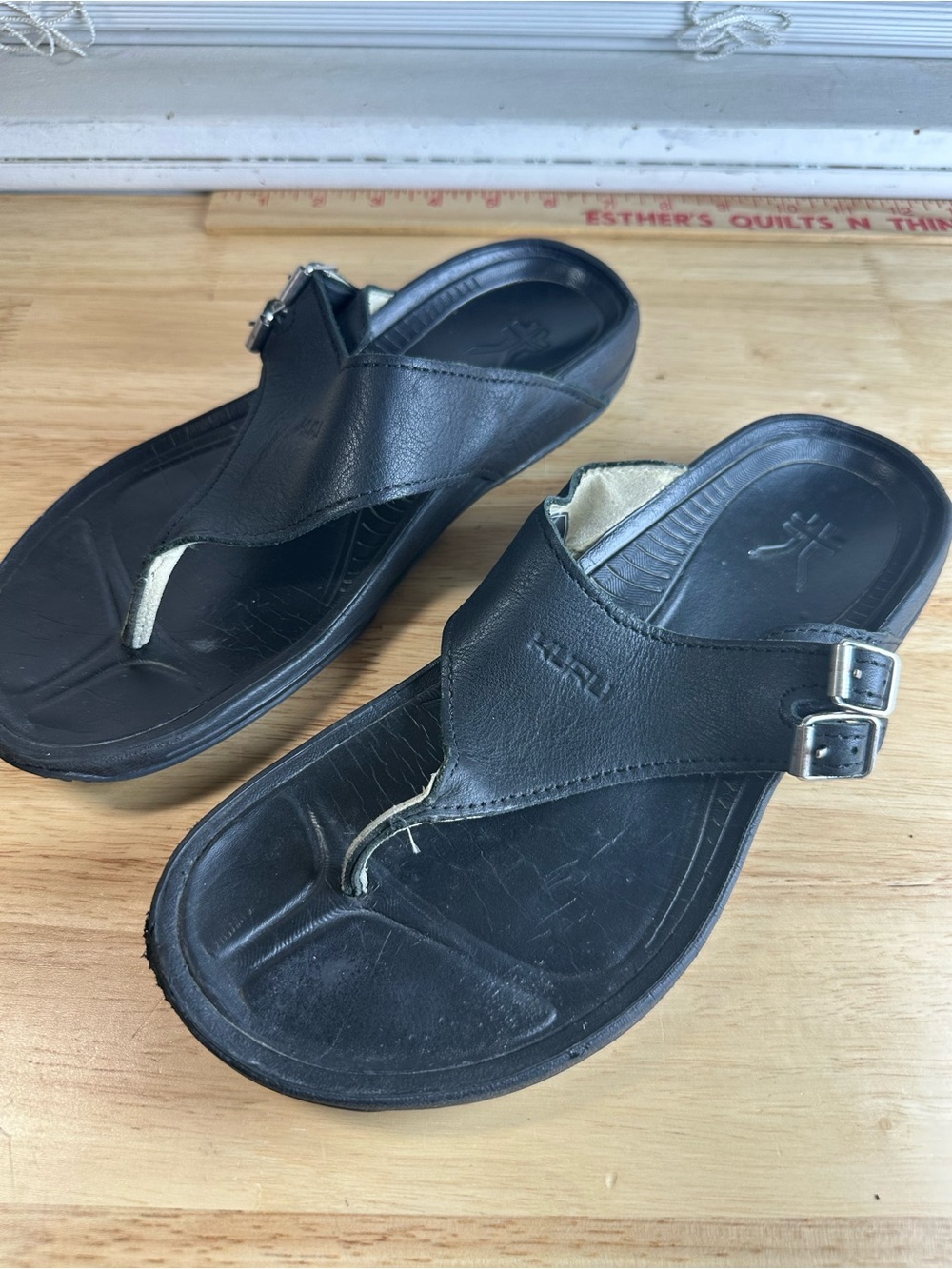 KURU Suomi Black Leather Women's sz 9 Toe-Post Sandals flip flops Dual Buckles